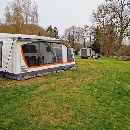 Κάμπινγκ Caravan Langs Het Water In De Ardennen