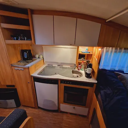 Caravan Langs Het Water In De Ardennen *